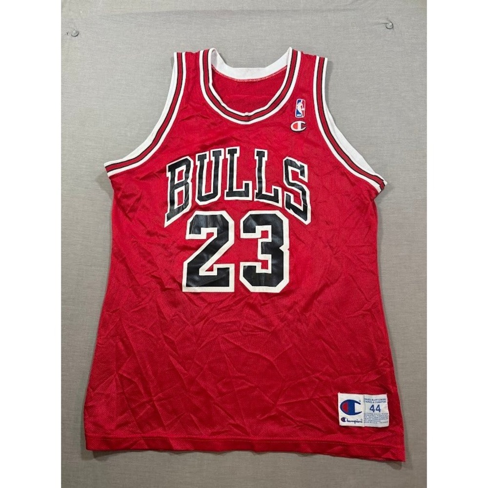 Michael Jordan Chicago Bulls 23 Champion Basketball Jersey Size 44 Red